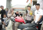 Senyum-Seorang-Ibu-Rumah-Tangga-di-Gresik-Saat-Polisi-Temukan-Motor-dan-Kembalikan-Kurang-dari-24-Jam