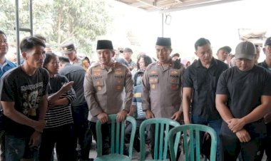 Polres-Kediri-Dampingi-dan-Beri-Dukungan-Moril-Keluarga-Korban-KM-Virgo-Transport-8